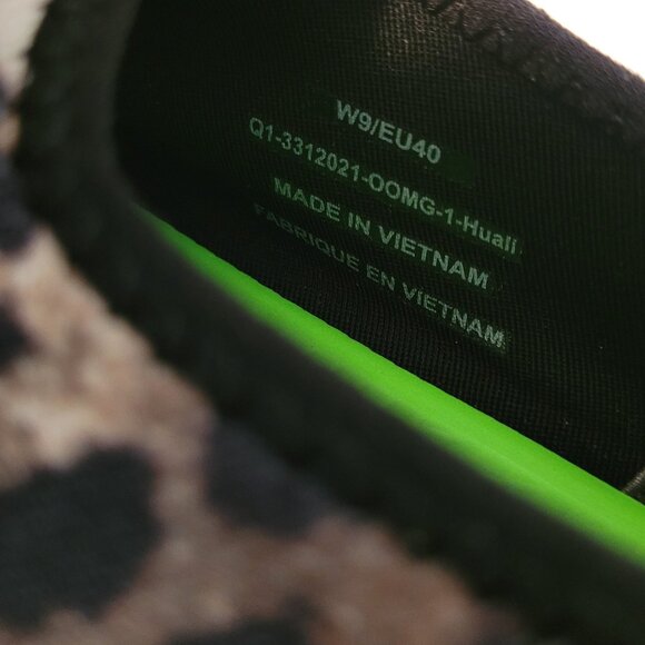 Oofos Oomg Huali Leopard Cheetah Slip On Recovery Shoes - Picture 11 of 11